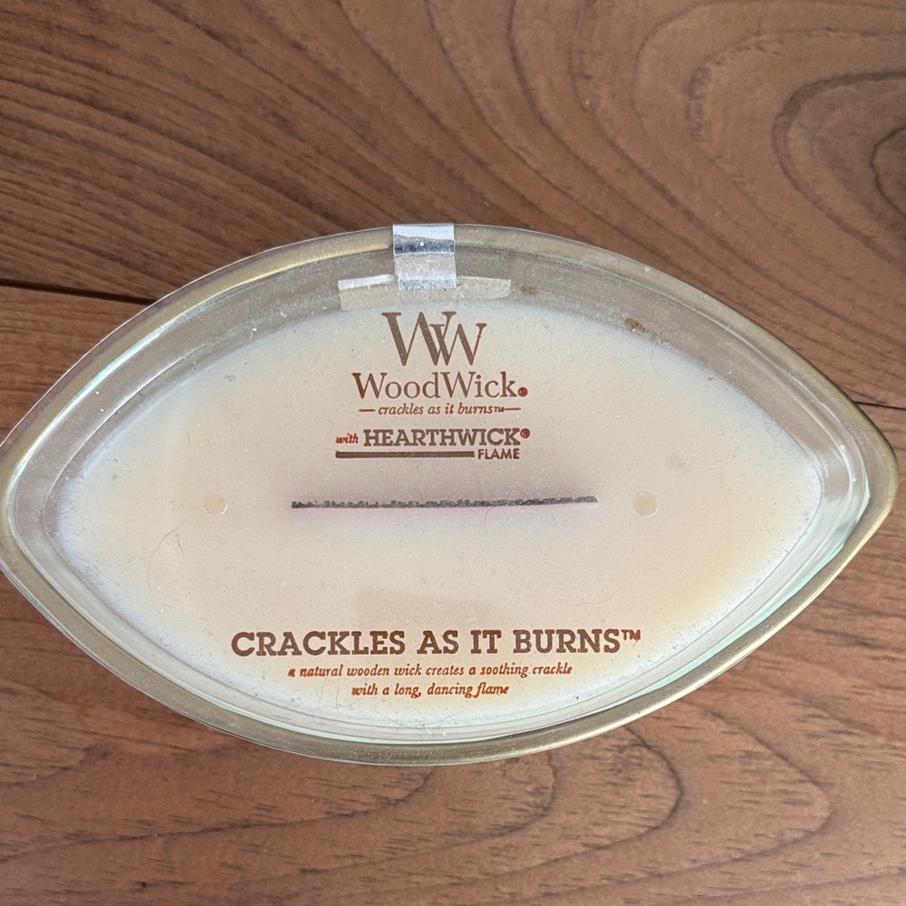 *HAS BEEN BURNED ONCE SEE PHOTOS* WoodWick Candle with Hearthwick Flame